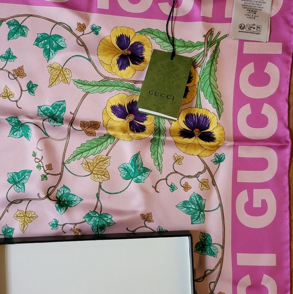 Authentic Gucci Floral Print Silk Scarve - Picture 8 of 12